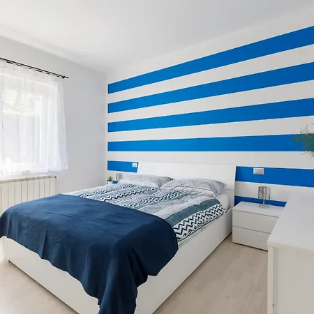 Indigo Blue Apartment *